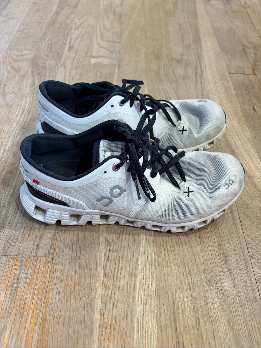 On Cloud X 3 White Black Running Sneakers Women’s 9
